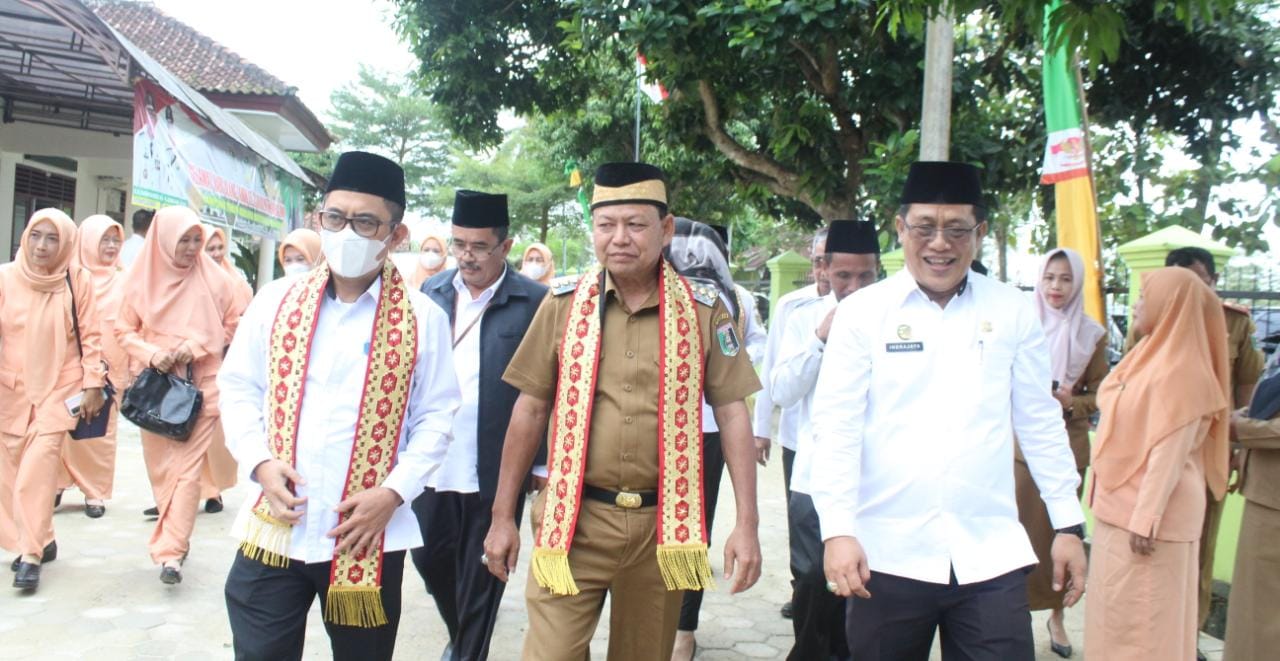 Bupati Lampung Timur M. Dawam Rahardjo Memberi Sambutan Dalam Acara Kunjungan Kerja Kepala Kantor Wilayah Kementerian Agama Provinsi Lampung