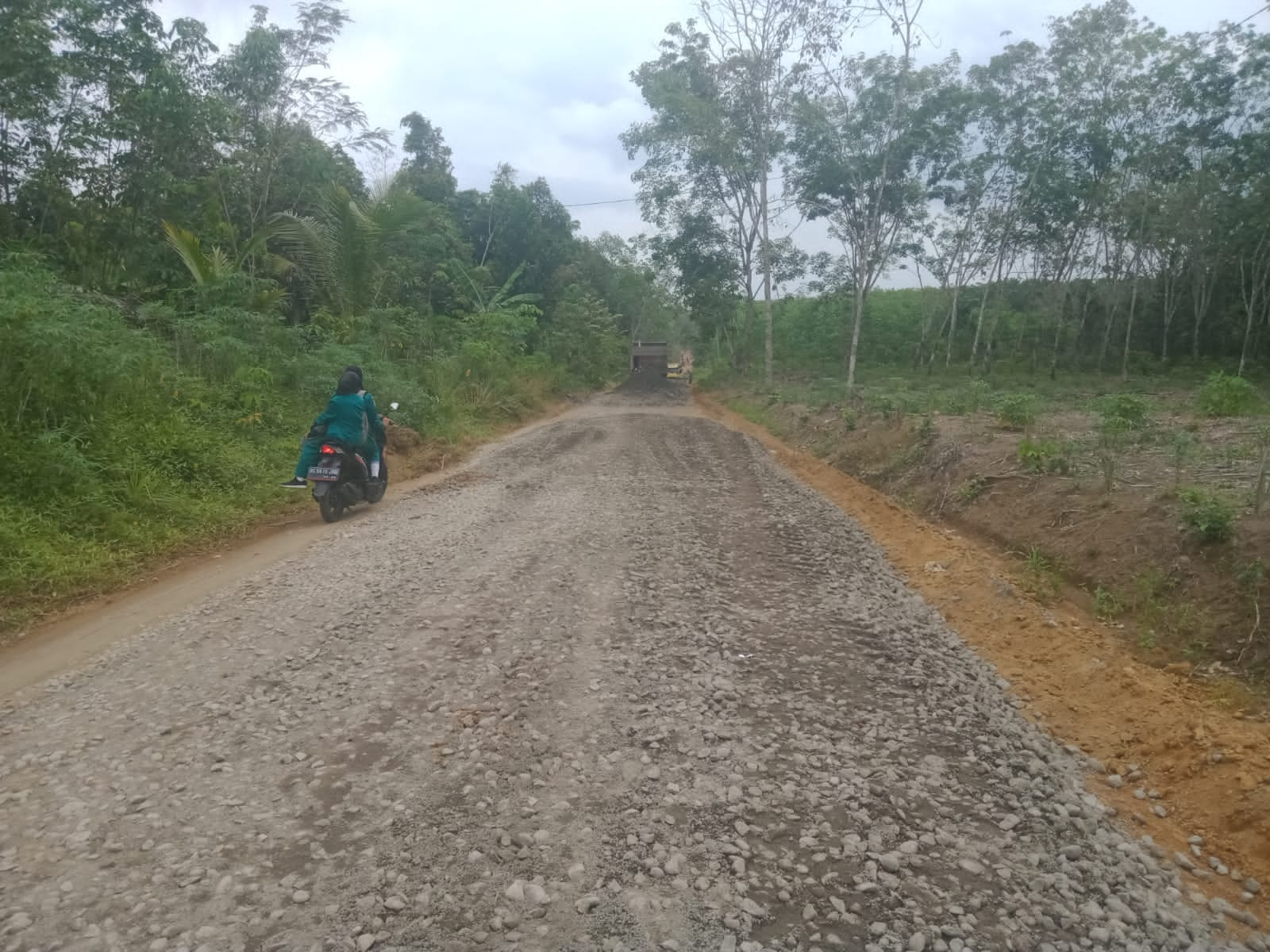 Masyarakat  Terima kasih Kepada Pemerintah Daerah Kabupaten PALI, Telah Di Bangun nya Jalan SMKN 1 Tanah Abang