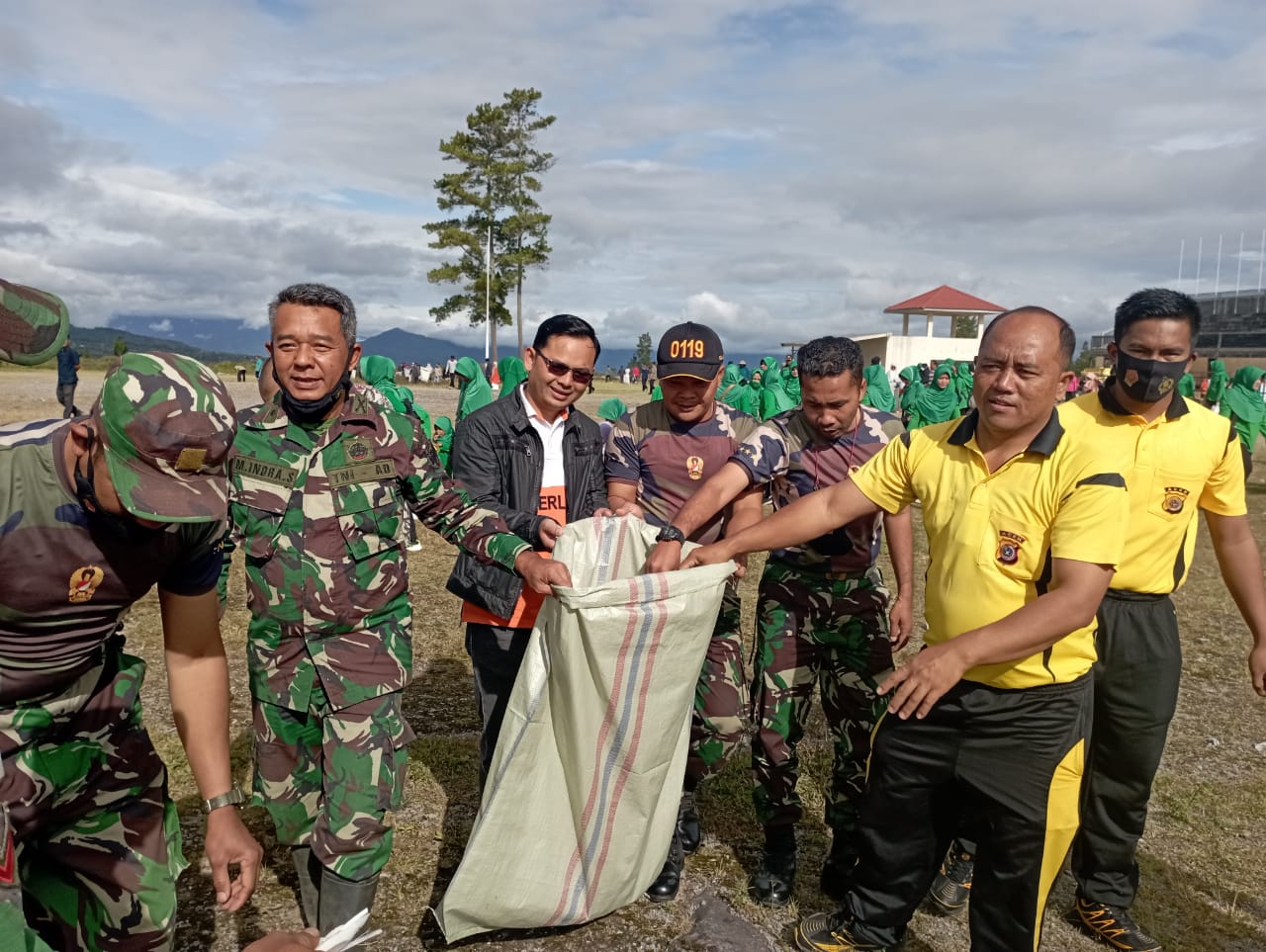 TNI- POLRI Bersama Pemkab Bener Meriah Gelar Goro Di Lapangan Pacuan Kuda