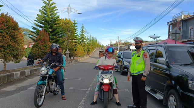 Strong Points Pagi, Personel Polres Bener Meriah Melakukan Pengaturan Arus Lalulintas