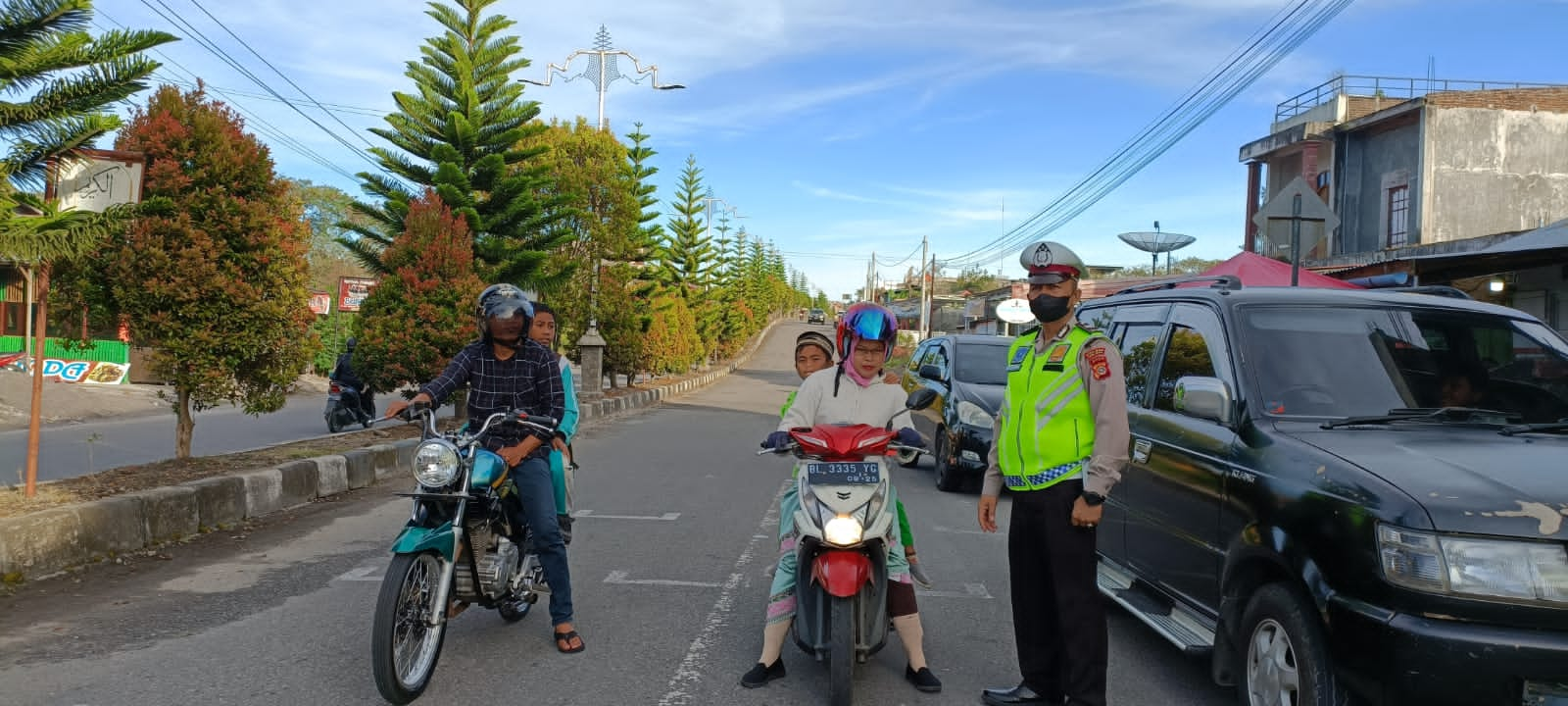 Strong Points Pagi, Personel Polres Bener Meriah Melakukan Pengaturan Arus Lalulintas