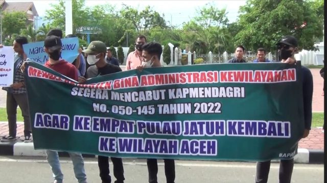 Ratusan Warga Aceh Geruduk Kantor Gubernur Aceh Mempertanyakan Hilangnya 4 Pulau di Kabupaten Singkil