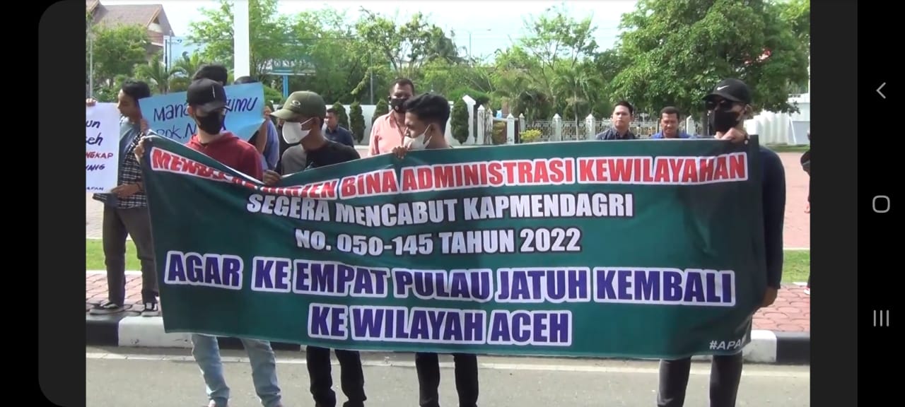 Ratusan Warga Aceh Geruduk Kantor Gubernur Aceh Mempertanyakan Hilangnya 4 Pulau di Kabupaten Singkil