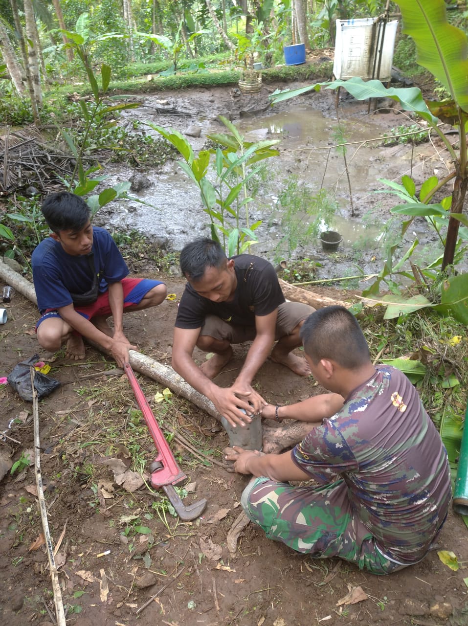 TNI AD Manunggal Air Membantu Masyarakat Kesulitan Air