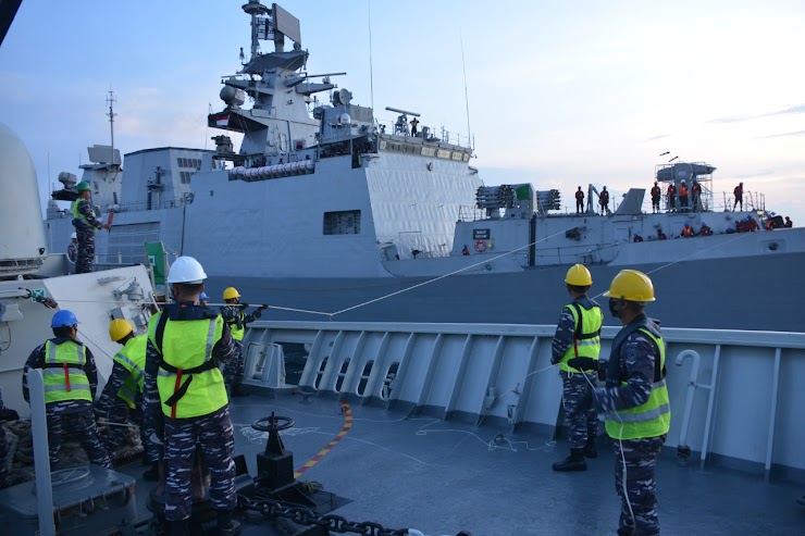 KRI Bungtomo-357 dan KRI Usman Harun- 359 Latihan Passex Dengan Kapal Perang India INS Sahyadri F49 dan INS Kamorta P28