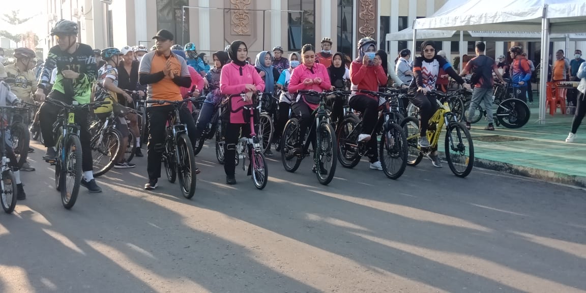 Danposal Kuala Tungkal Jambi Berpartisipasi Pada Acara Fun Bike Dalam Rangka Memperingati HUT Bhayangkara ke-76 Tahun 2022 Di Mapolres Tanjung Jabung Barat Jambi