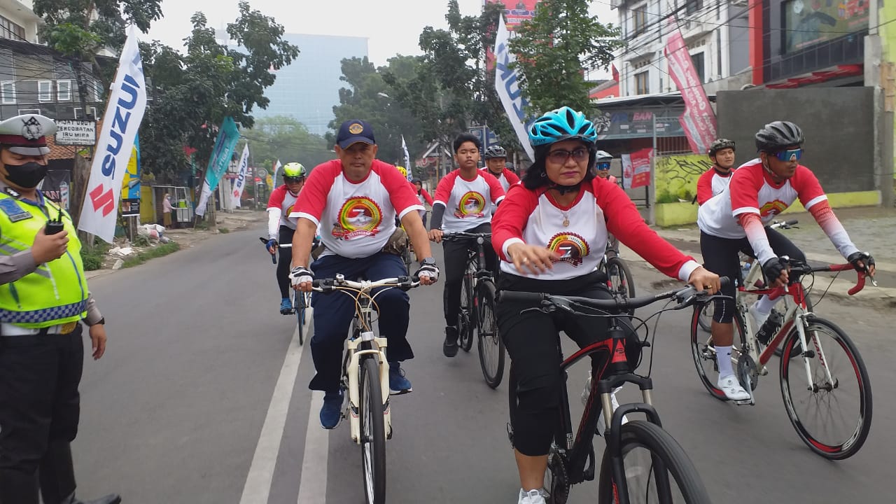 Komandan Lanal Bandung Ikuti Funbike Semarak Bhayangkara