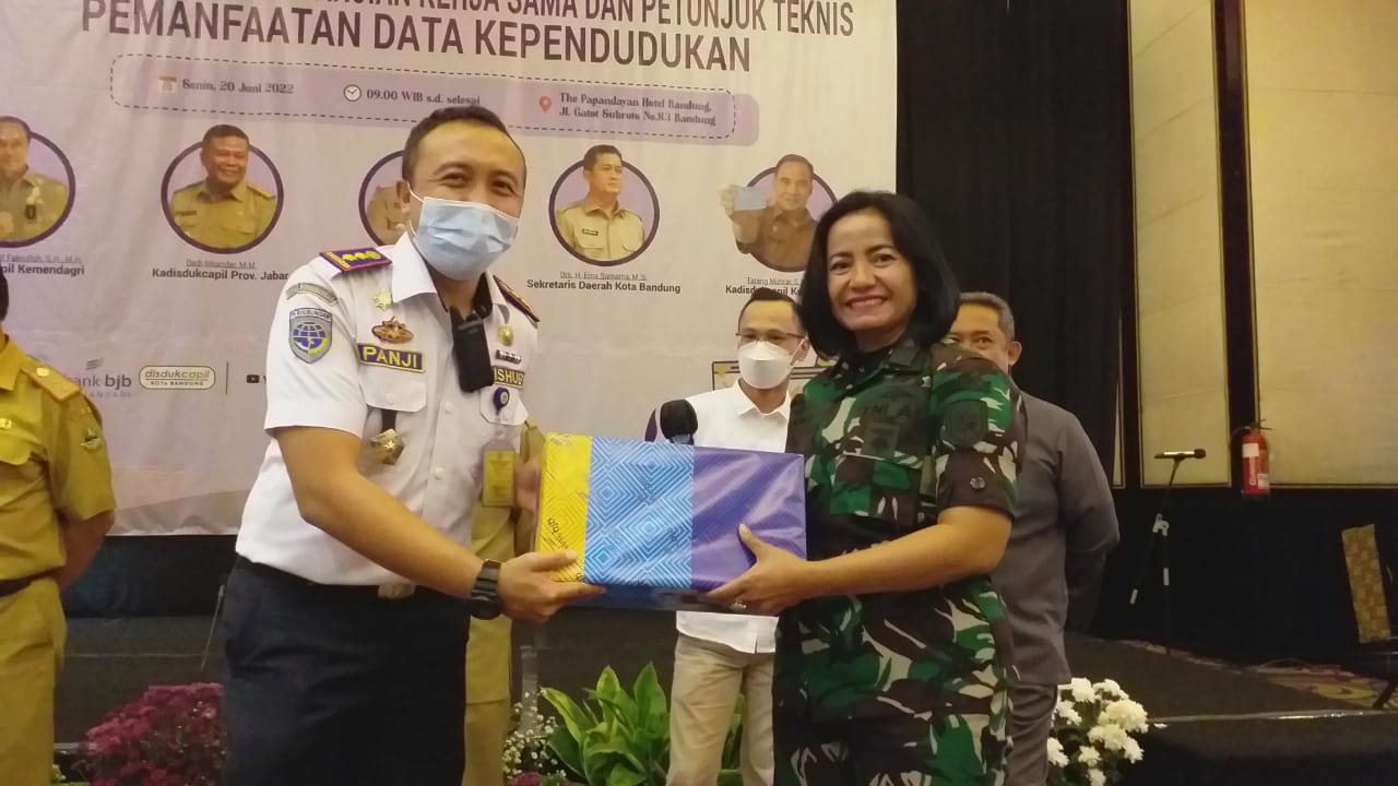 Penandatangan Perjanjian Kerjasama dan Petunjuk Teknis Pemamfaatan Data Kependudukan