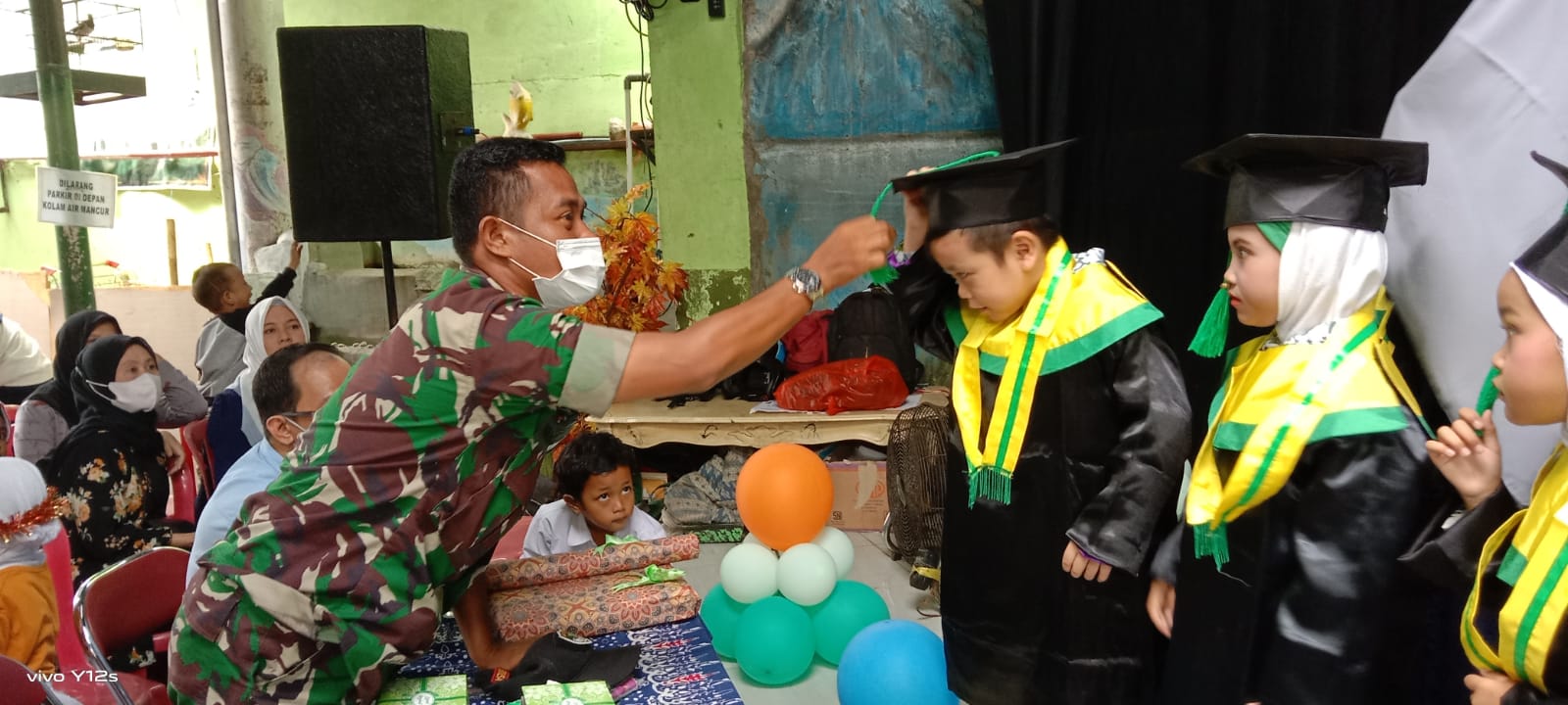 Berikan Dukungan, Serda Nurohman Hadir Dalam Wisuda dan Pentas Seni PAUD Darul Adzkiyya