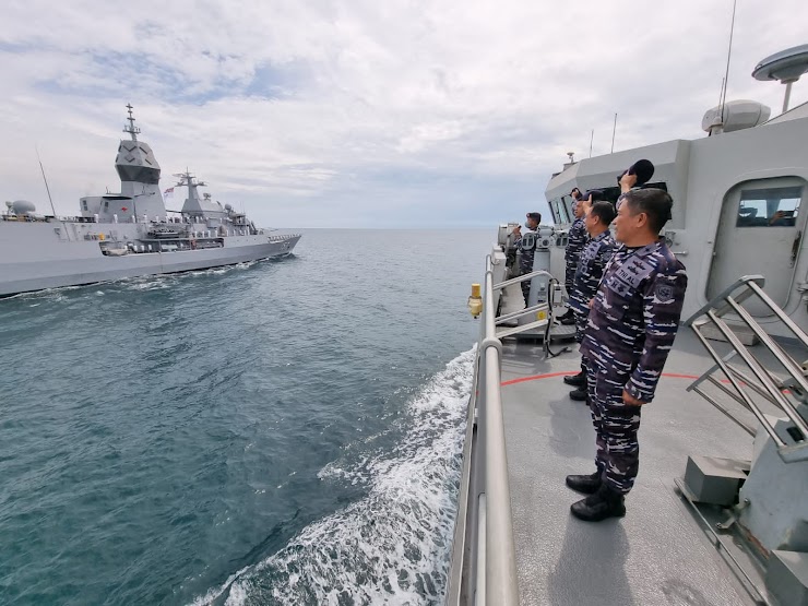 TNI AL, KRI Bungtomo-357 Latihan Passex Dengan Angkatan Laut Australia HMAS Perth-157