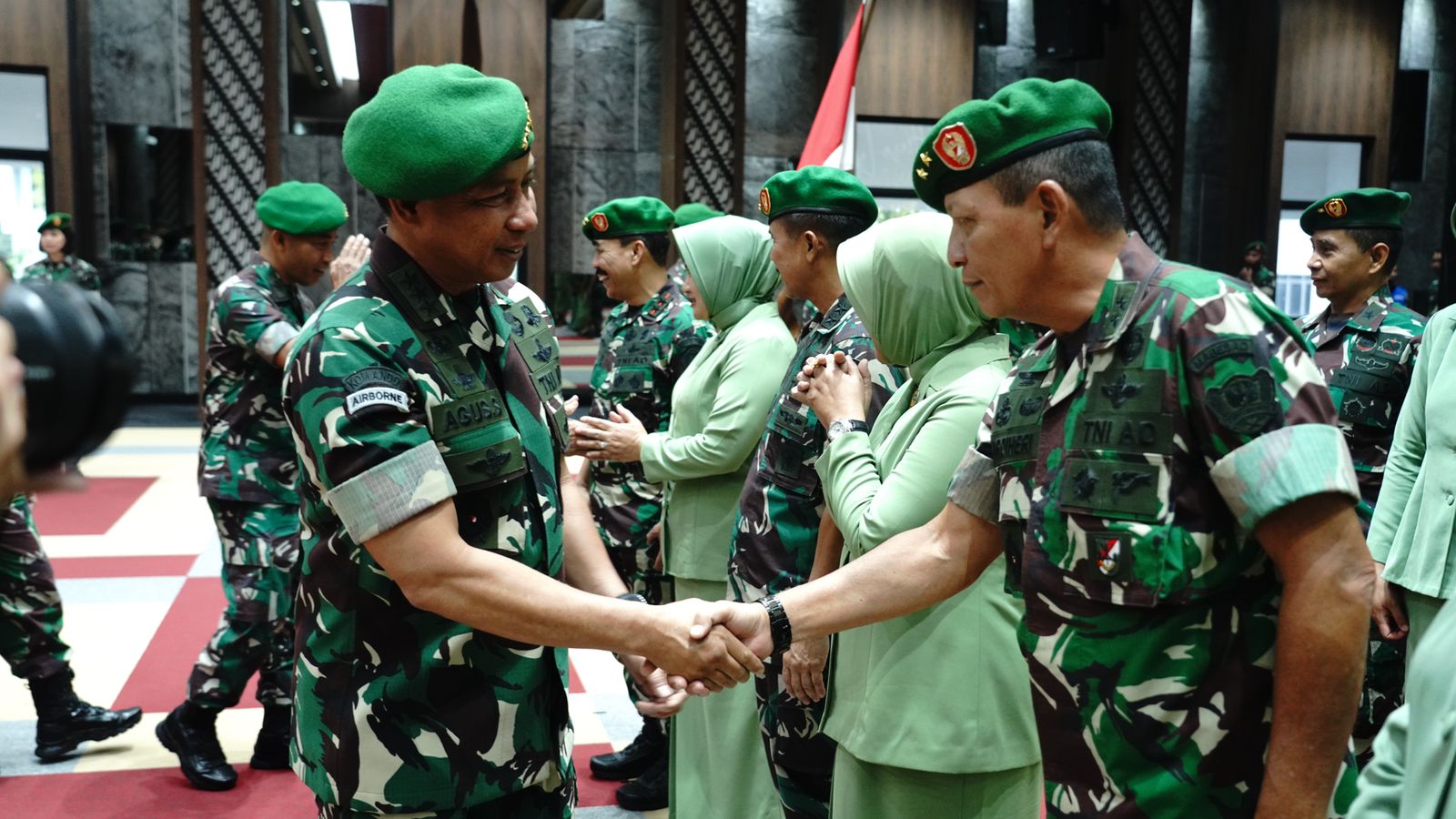 Wakil Kepala Staf Angkatan Darat Menerima Laporan Kenaikan Pangkat 18 Pati TNI AD