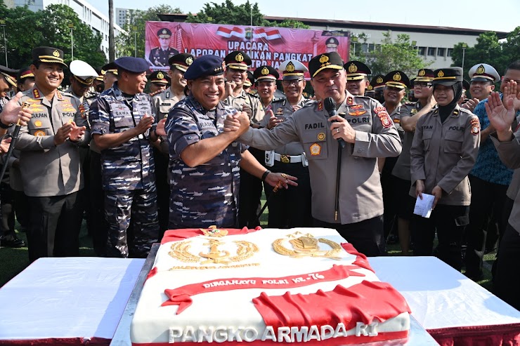 Pangkoarmada RI Berikan Kejutan Kepada Kapolda Metro Jaya Dalam Rangka Hari Bhayangkara ke-76