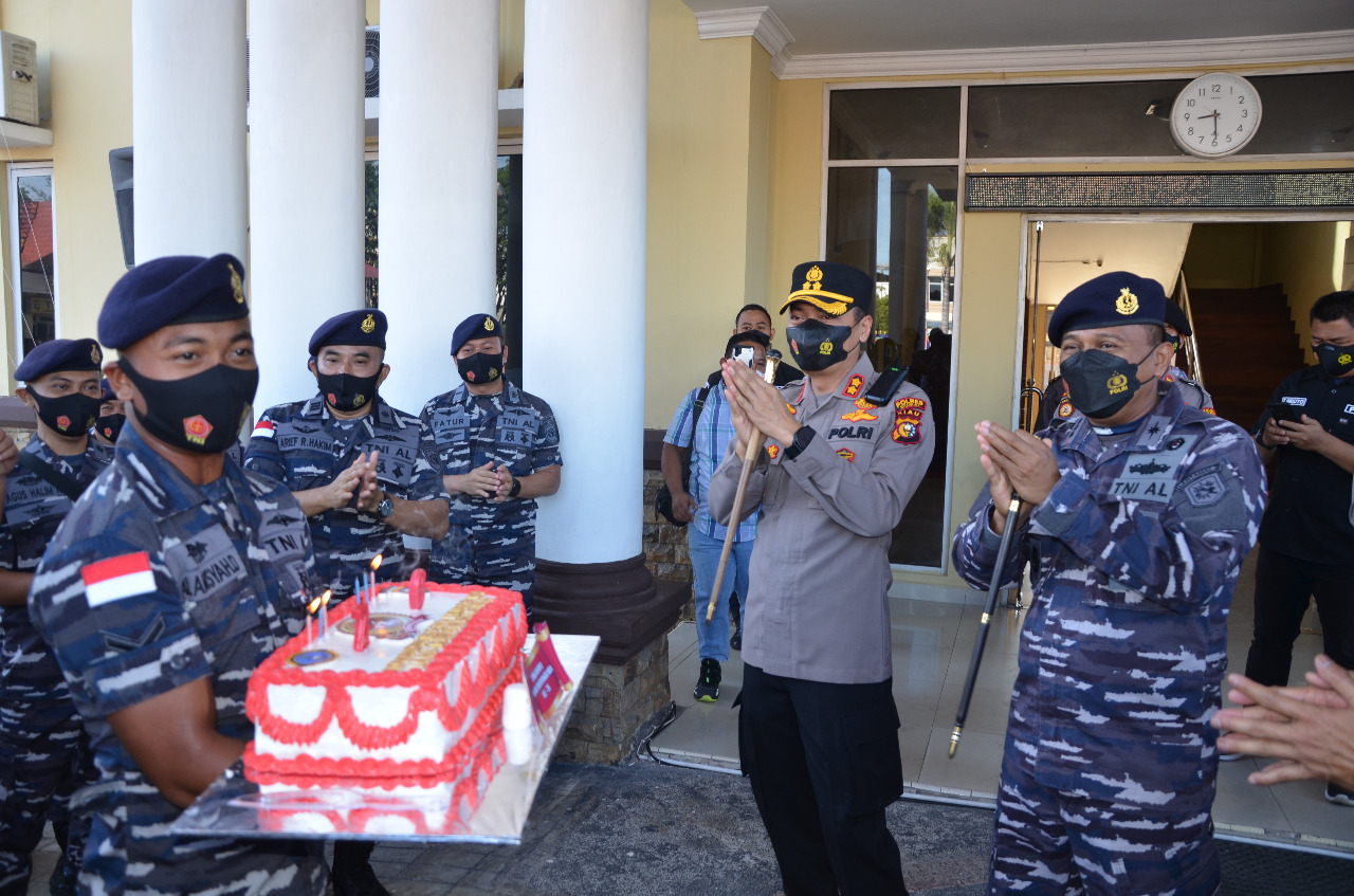 Sambangi Mako Polres Dumai, Danlanal Dumai Berikan Ucapan Hari Bhayangkari Ke-76