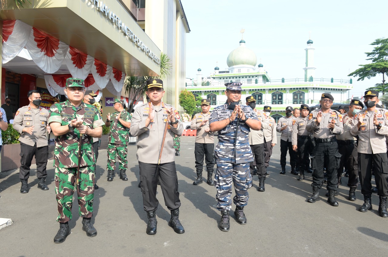 SESKOAL BERIKAN SURPRISE KE POLRES METRO JAKARTA SELATAN DALAM RANGKA HUT BHAYANGKARA KE-76 KEPOLISIAN REPUBLIK INDONESIA