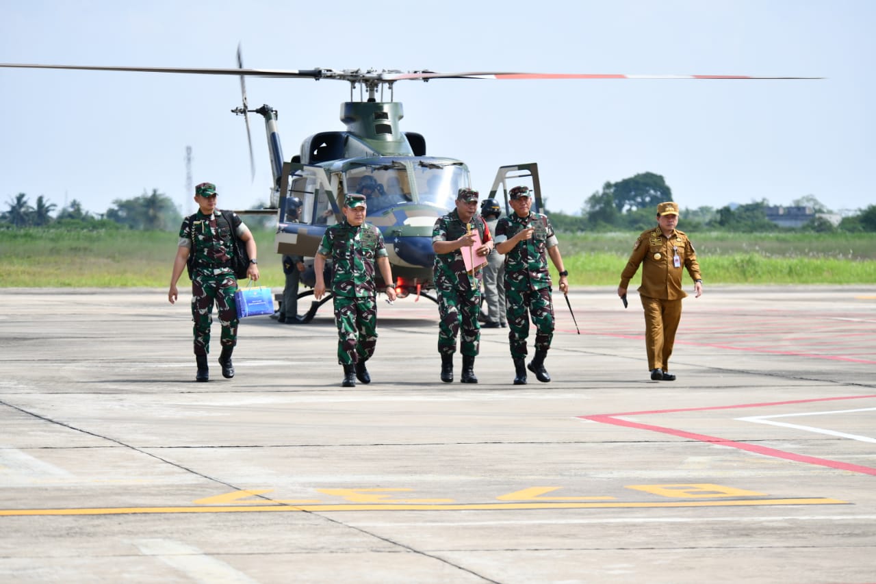 Gunakan Helikopter Bell 412, Kasad Pantau Potensi Rahwan Karhutla di Jambi