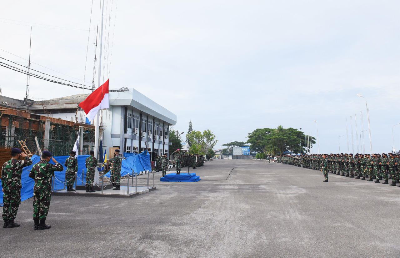 Prajurit Lantamal I Laksanakan Upacara Bendera