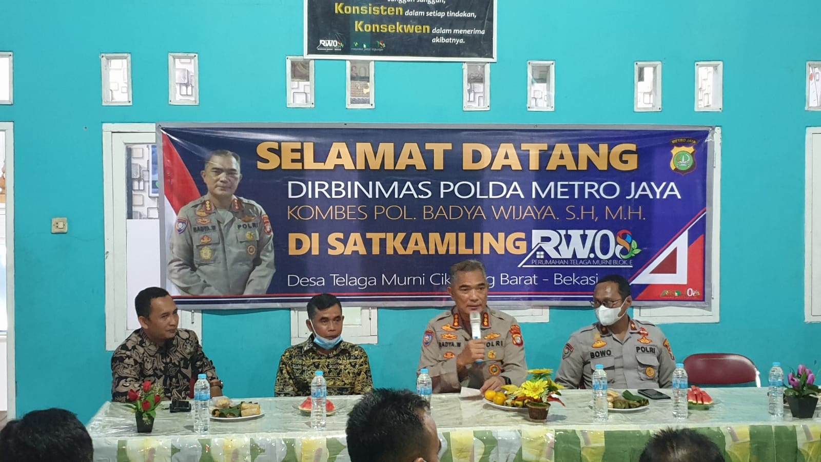 Pos Kamling RW 08 Desa Telagamurni Kabupaten Bekasi kali ini menjadi sasaran kegiatan Direktorat Pembinaan Masyarakat Polda Metro Jaya