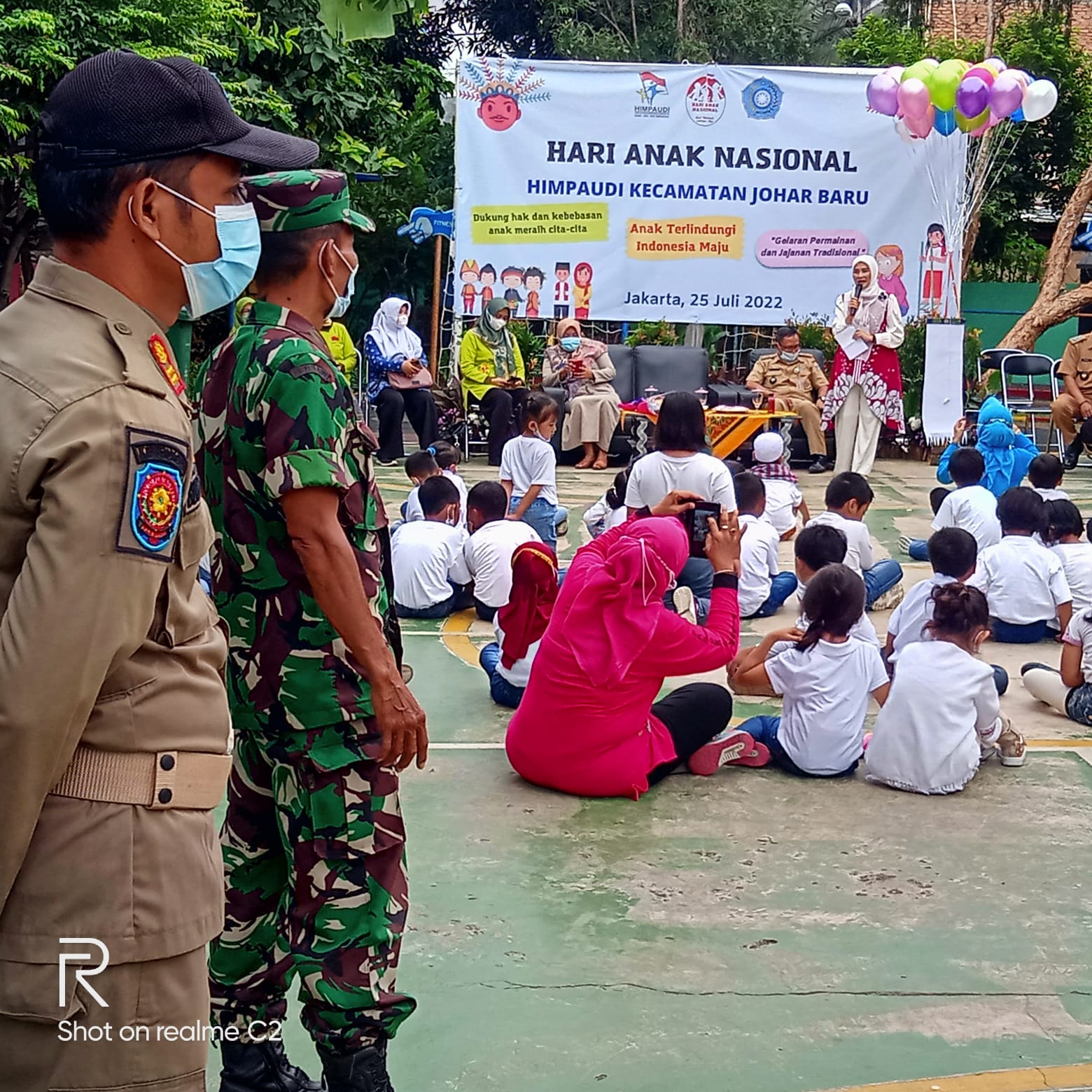 Babinsa Johar Baru Monitoring Perayaan Hari Anak Nasional di Wilayah Binaan