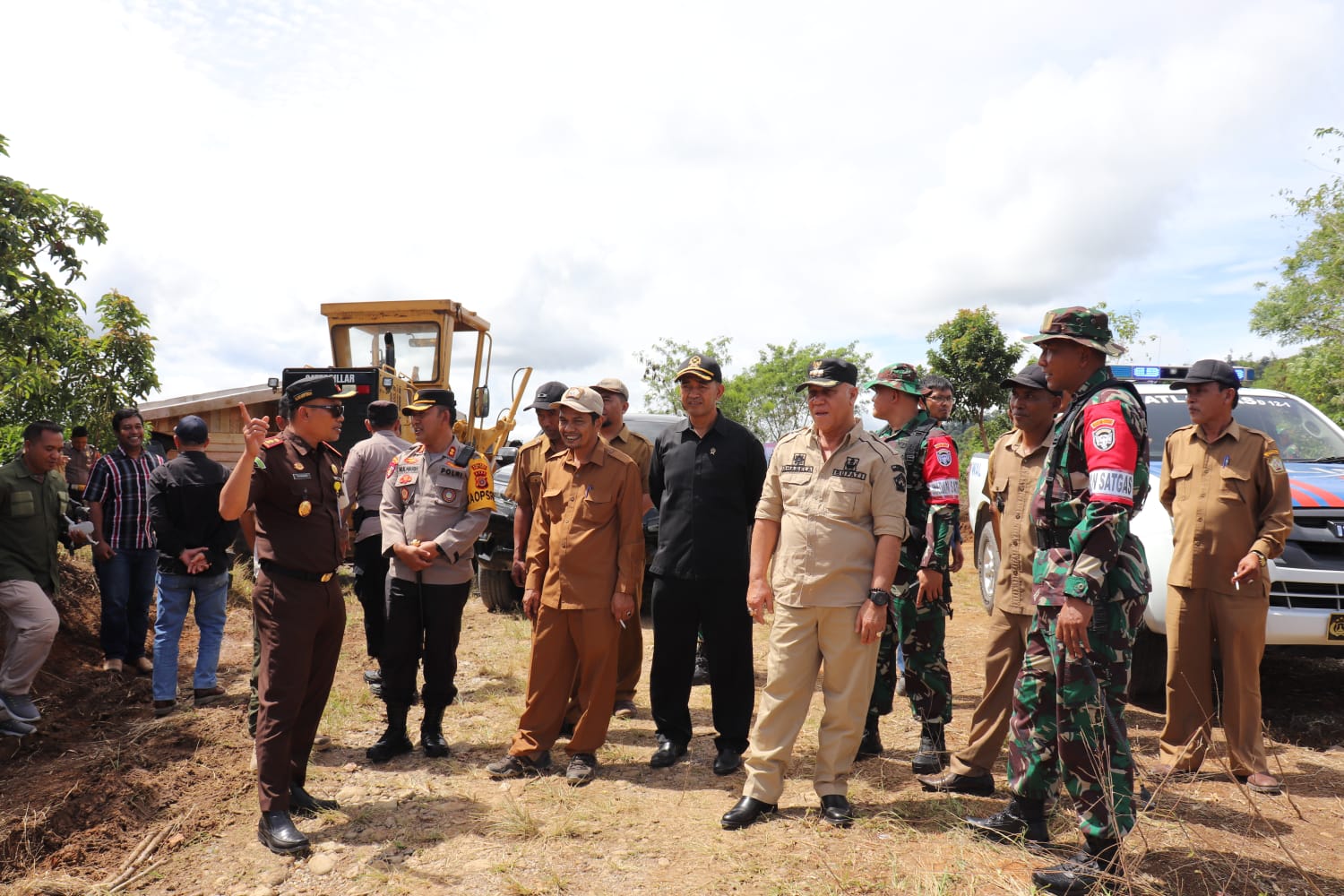 Dandim 0106/Ateng Dampingin Bupati, Tinjau Titik Nol Daerah TMMD