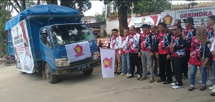 DPD Partai Gerindra Sultra Bersama Kader Lakukan Bakti Sosial Penyerahan 10 Ribu Paket Sembako Tahap I