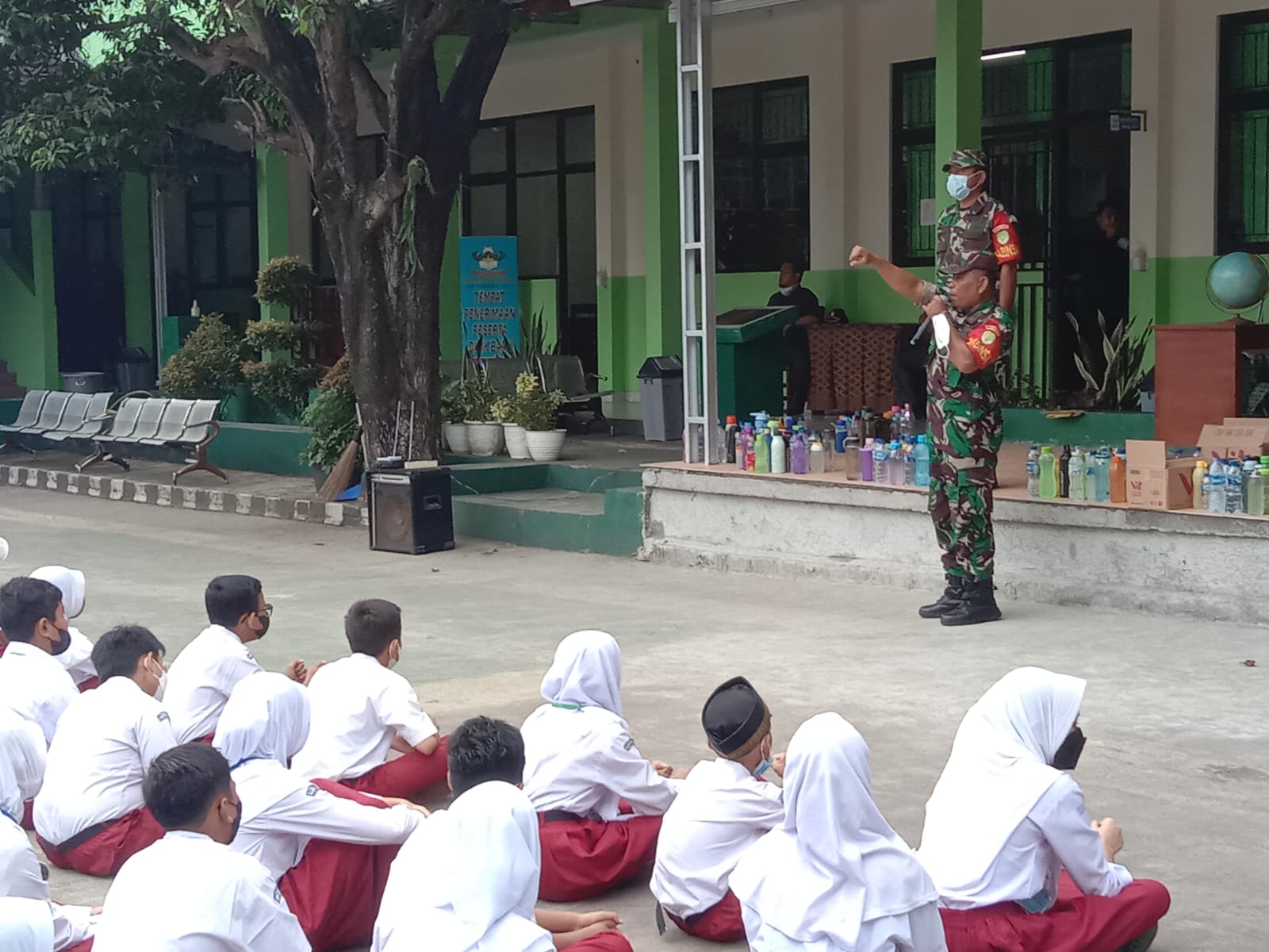 Wasbang Sejak Dini di Berikan Babinsa Koramil 03/ Pasar Rebo Kepada Siswa SD Kartika VIII Gedong