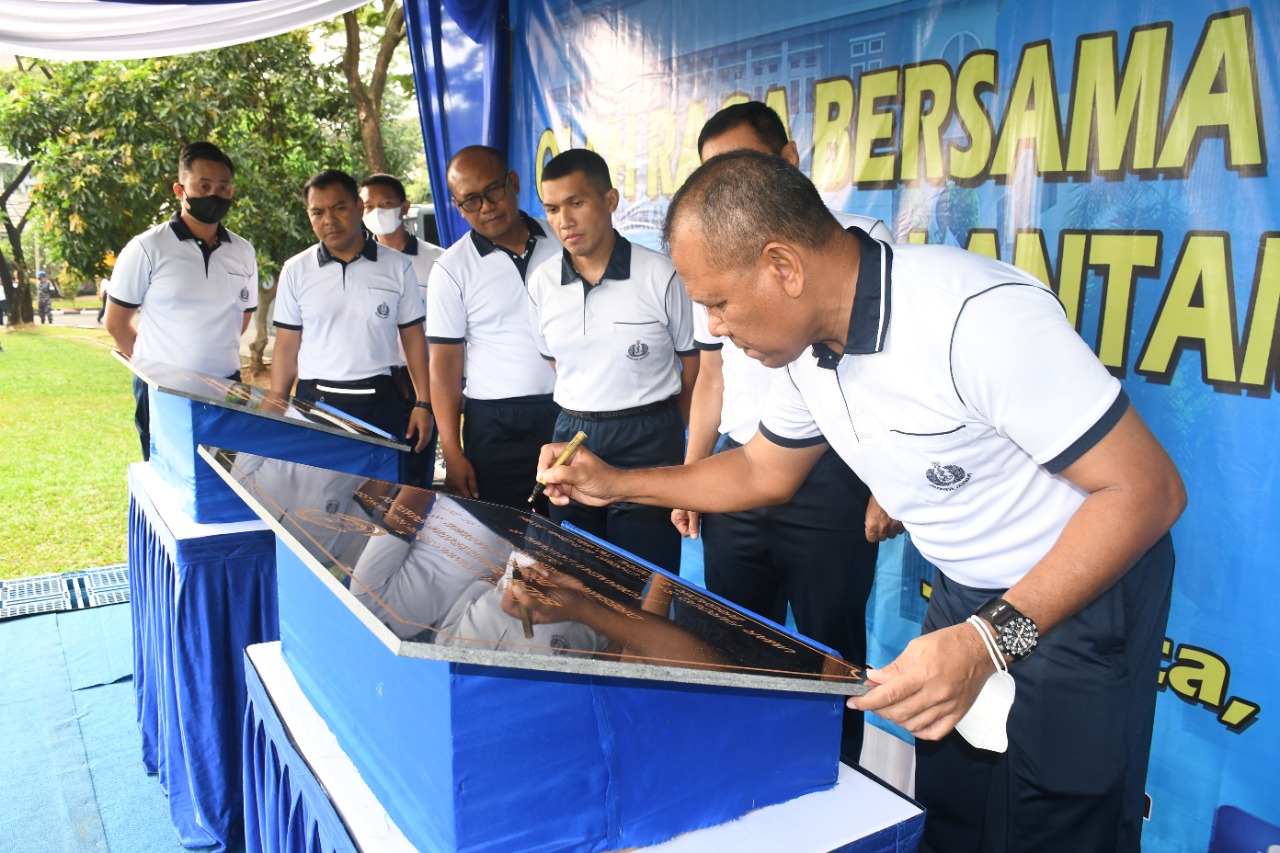 OLAHRAGA BERSAMA DAN PERESMIAN FASWATPERS LANTAMAL III JAKARTA