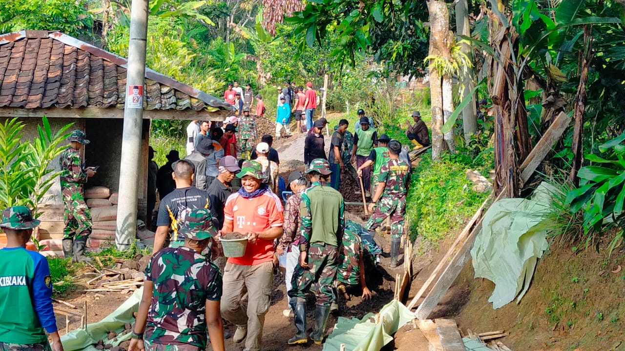 Program TMMD Ke.114 Kodim 0608/Cianjur Jadi Ajang Keakraban Masyarakat Dan TNI