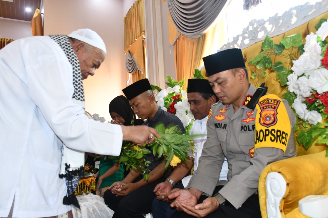 Abu Paya Pasi Peusijuk Pj. Bupati Aceh Timur, Kapolres serta Dandim