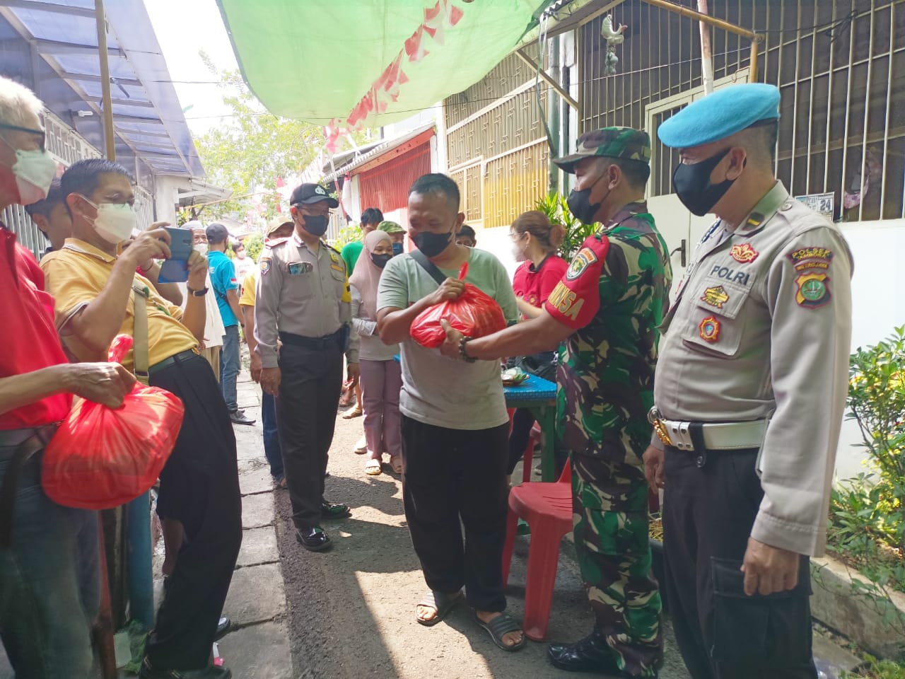 Babinsa Koramil 02/TB Kodim 0503/JB Monitoring Kegiatan Baksos Di Vihara Cetiya Kalyana Mitta Pekojan