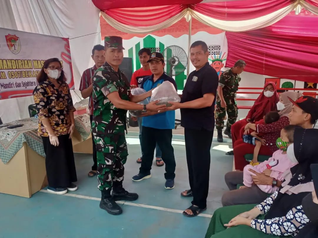 Kodim 0507/Bekasi Gelar Program Bakti Kemandirian Masyarakat Dengan Sosialisasi Budidaya Lele Dalam Tong