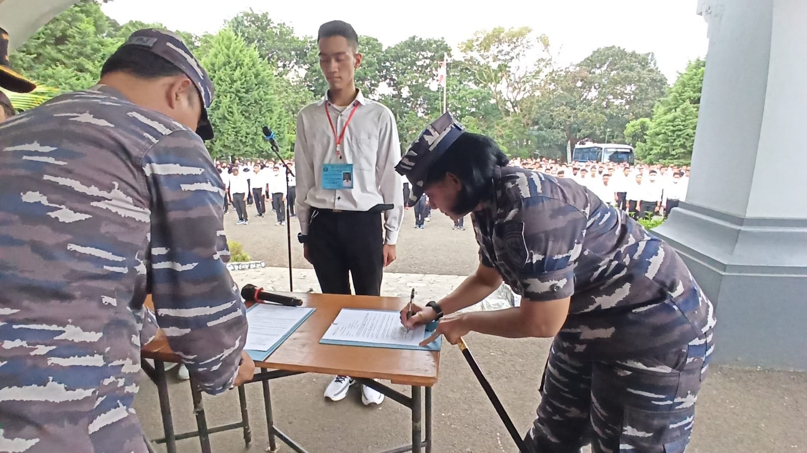 Komandan Lanal Bandung Laksanakan Pengarahan dan Penandatangan Fakta Integritas Seleksi Penerimaan Calon Prajurit TNI AL Tahun 2022