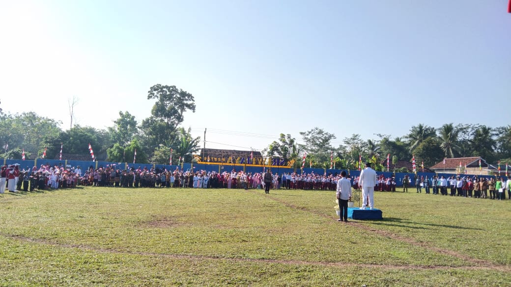 Kepala kampung Sriwijaya Antoni Nasir Gelar Upacara di lapangan Guna peringati HUT kemerdekan RI yang ke-77