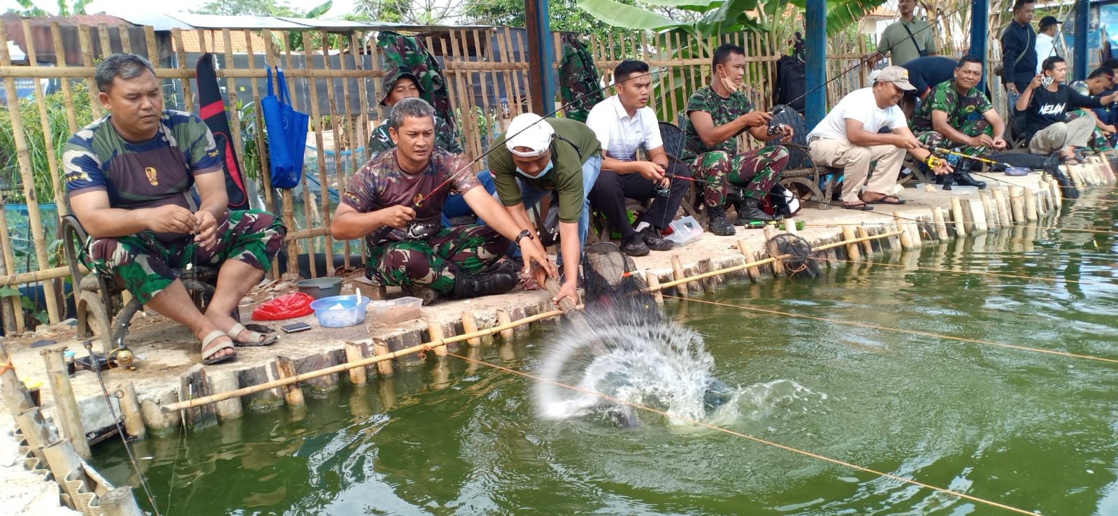 Semarakkan HUT RI ke-77, Kodim 0505/JT Gelar Lomba Tradisional Masyarakat dan Lomba Mancing