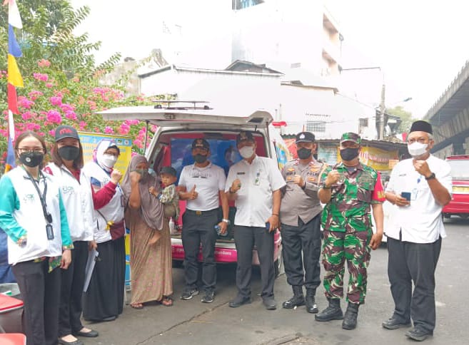 Serma Doddy dan Sertu Slamet Monitoring Giat Pekan Bulan BIAN di Kel.Roamalaka