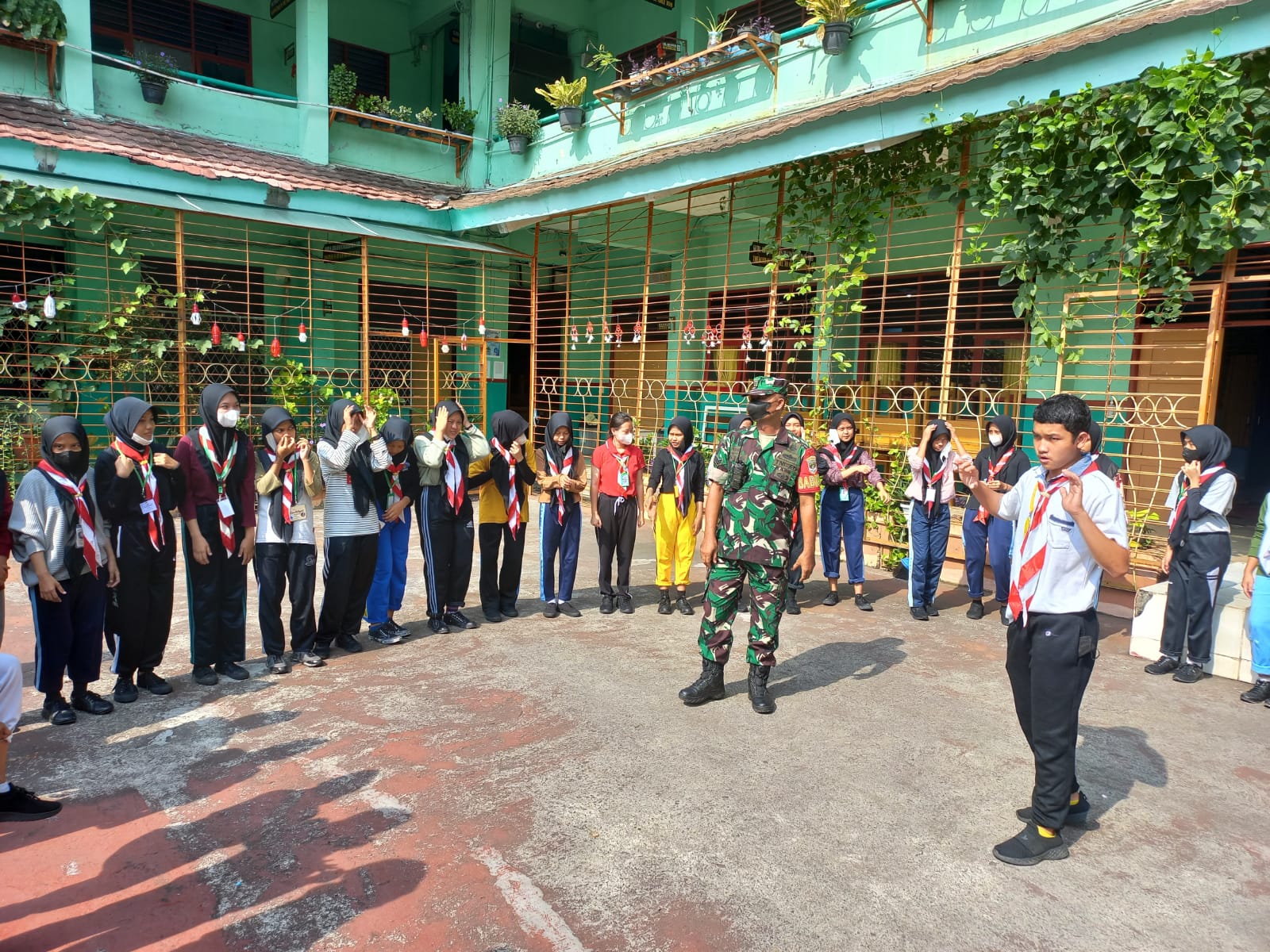 Danramil 02/TB Kapten Inf Arja Suarja Hadiri Kegiatan LDKS Siswa SMKN 9 Jakarta