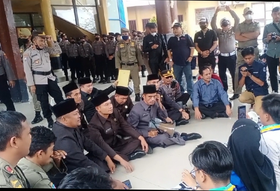  Mahasiswa PMII Geruduk Dprd 