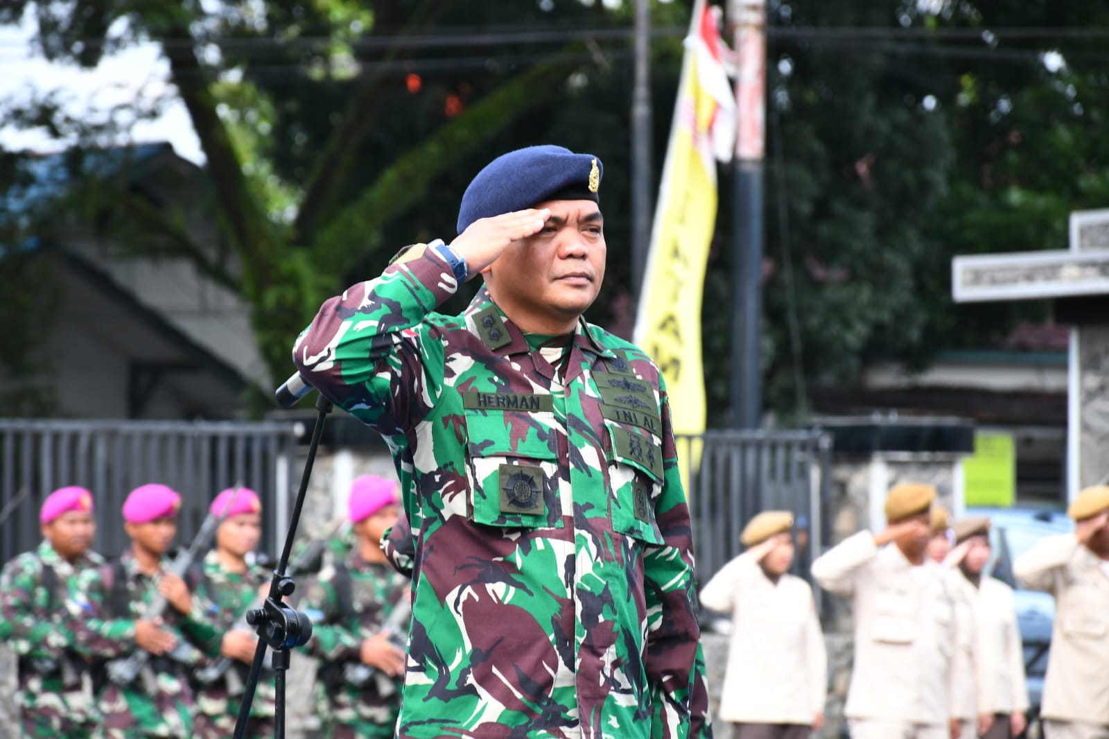 Asops Danlantamal XII Pimpin Upacara Bendera Hari Senin Di Lapangan Apel Satrol Lantamal XII