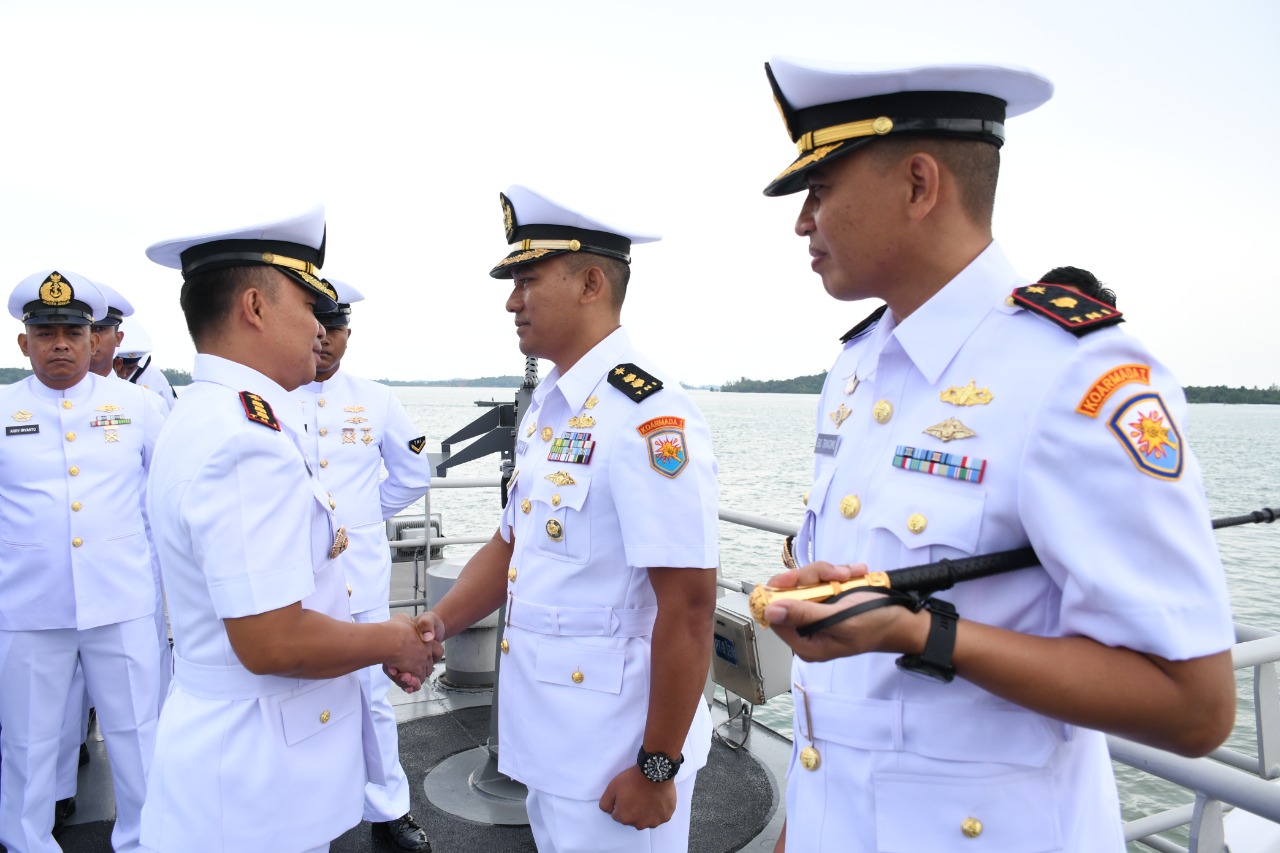 Dansatkat Kormada I Serah Terimakan Jabatan Komandan KRI Parang-647