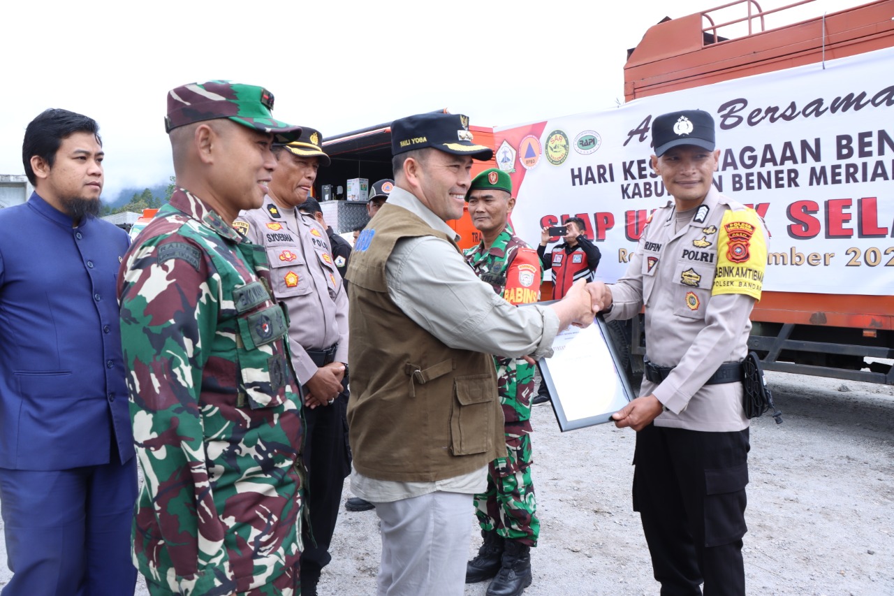 Bhabinkamtibmas Polsek Bandar Terima Penghargaan Dari PJ Bupati Bener Meriah