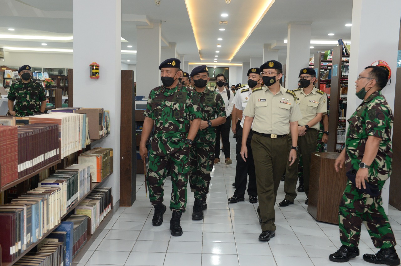 Komandan Seskoal Menerima Kunjungan Singapura Armed Forces (SAF) Goh Keng Swee Command And Staff College (GKSCSC) Di Seskoal