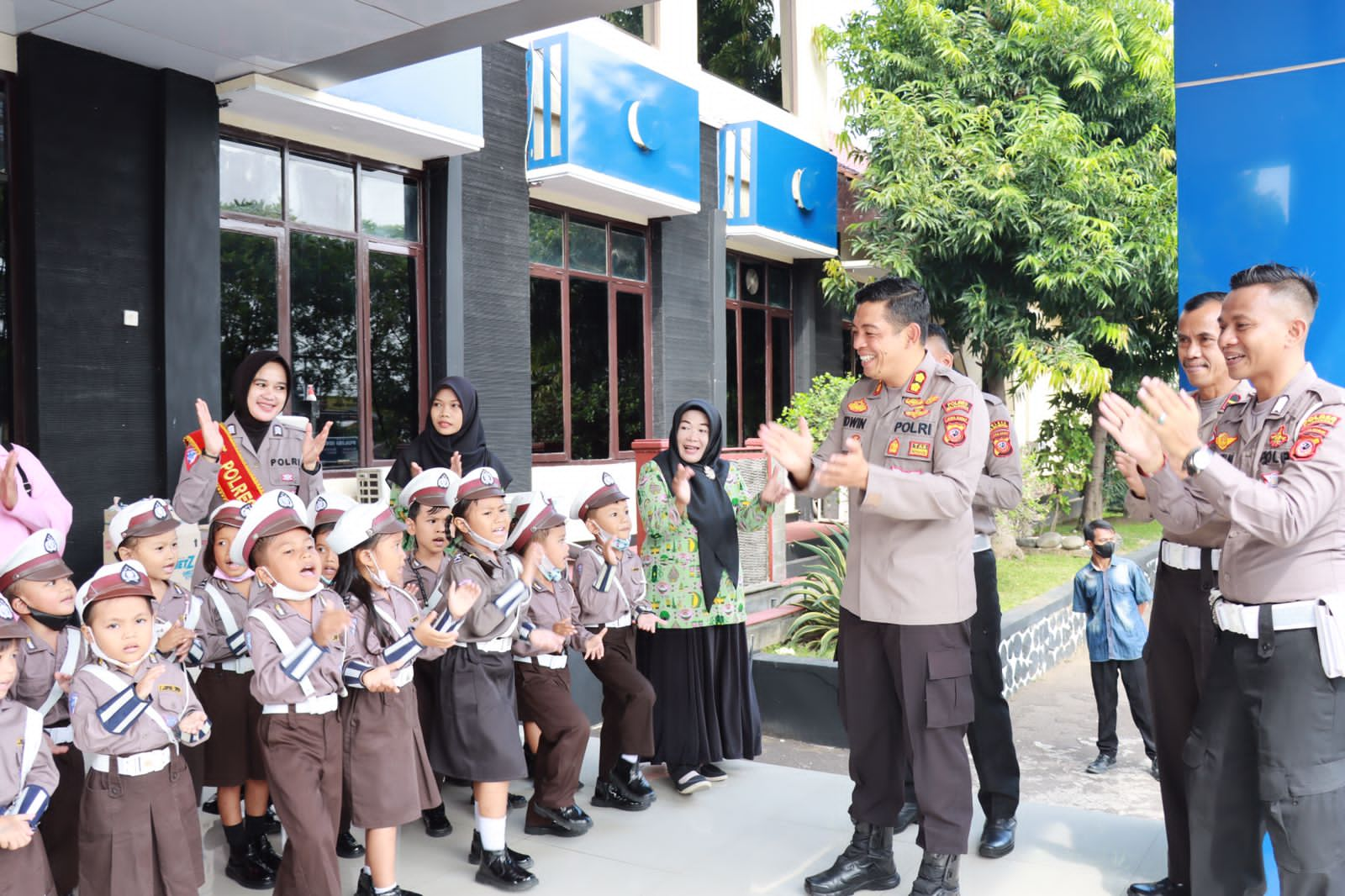 Kapolres Majalengka Sambut Langsung Kunjungan Anak – Anak TK Kemala Bhayangkari di Mako Polres Majalengka