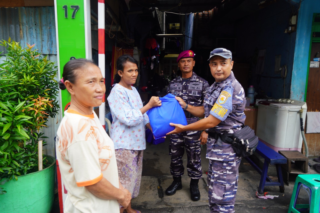 HUT KE – 77 TNI, LANTAMAL III GELAR BAKSOS DI PADEMANGAN JAKUT