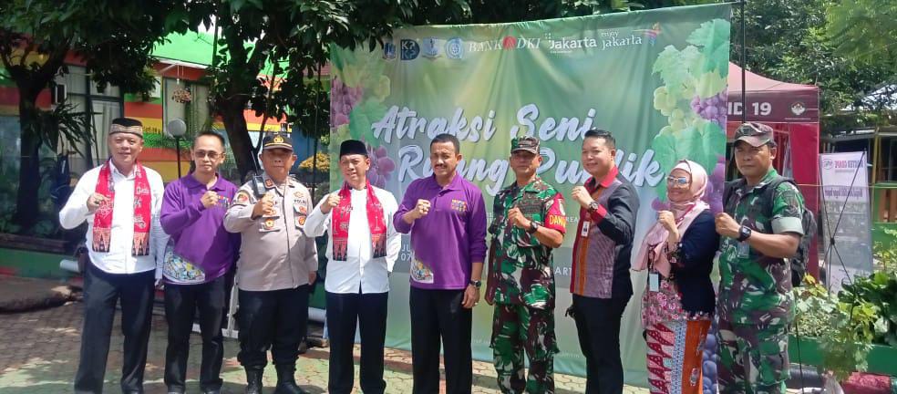 Danramil 03/Pasar Rebo, Ciracas Bersama Walikota Jakarta Timur Hadiri Panen Buah Anggur