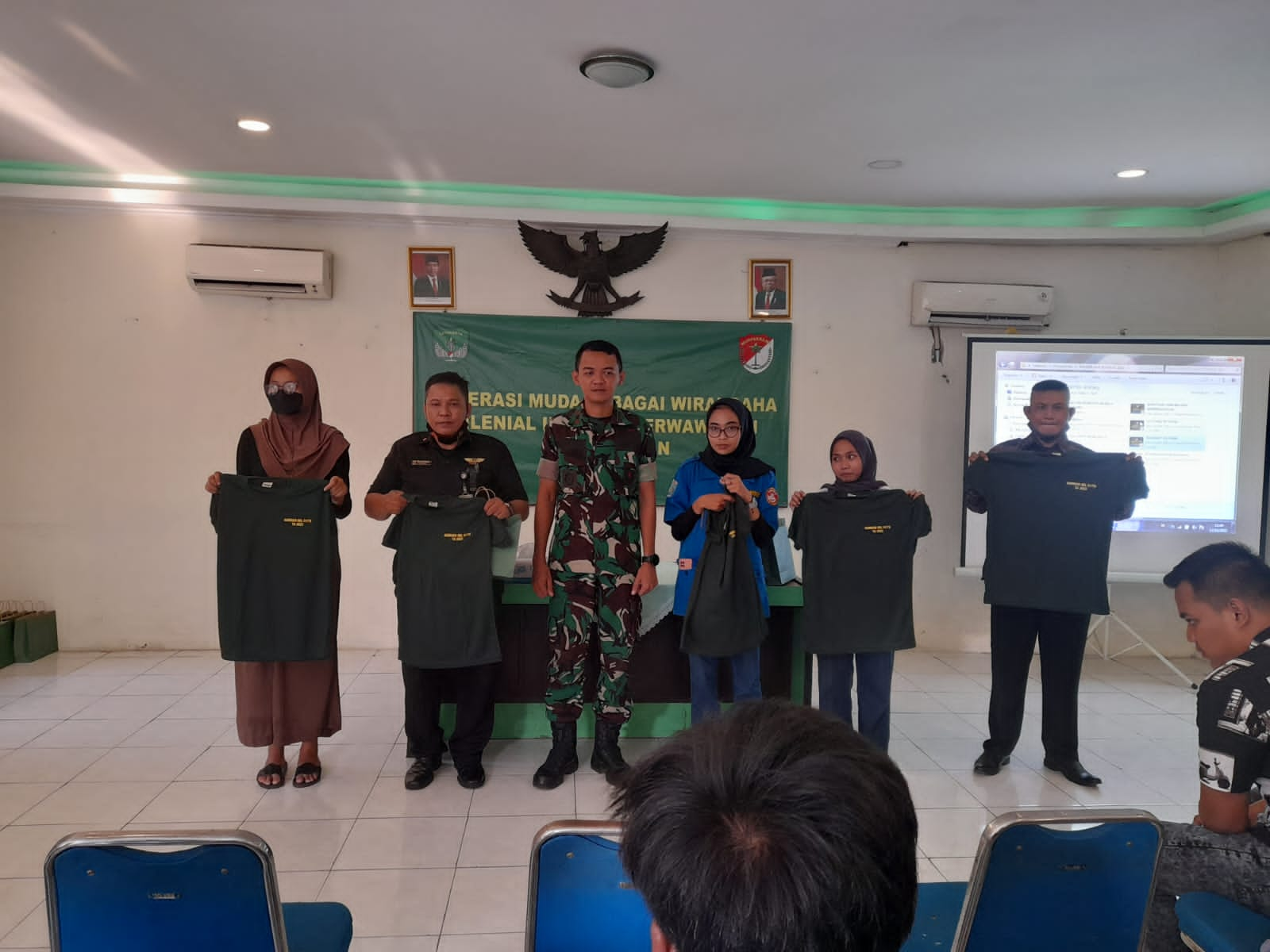 Wadah Berinteraksi Humanis, Danramil 01/Tamansari Pimpin Giat Komsos dengan Komas Th.2022