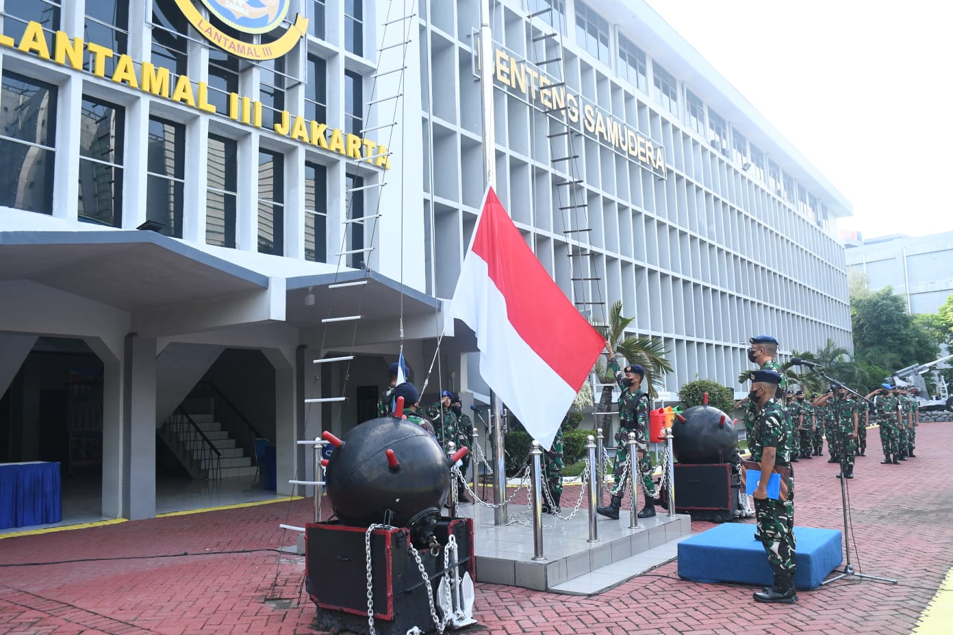 KADISBEK LANTAMAL III PIMPIN UPACARA BENDERA 17 AN