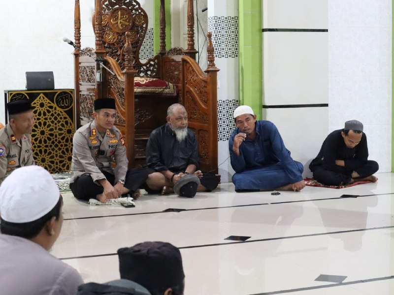 Kapolres Palopo Syafari Subuh Di Masjid Al-Barakah, Sekalgus Sampaikan Pesan Kamtibmas Ke Jamaah 