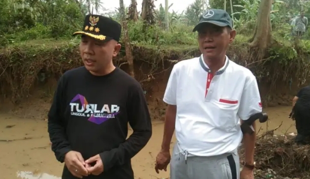 Bupati way Kanan Bersama polres dan TNI Bersihkan Aliran Sungai Asun