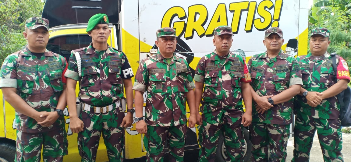 Giat Bakti Sosial Hari ke 3, Koramil 08/Duren Sawit Bagikan 400 Nasi Kotak