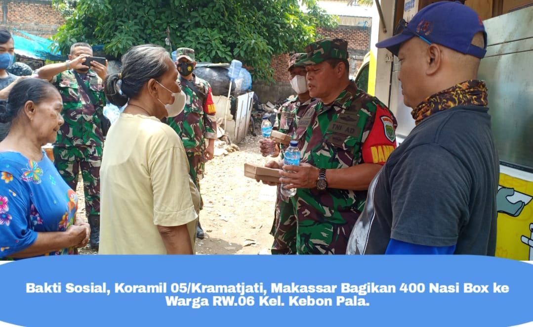 Kebahagiaan Warga Kebon Pala, Koramil 05/Kramatjati Bagikan 400 Nasi Kotak Giat Bakti Sosial