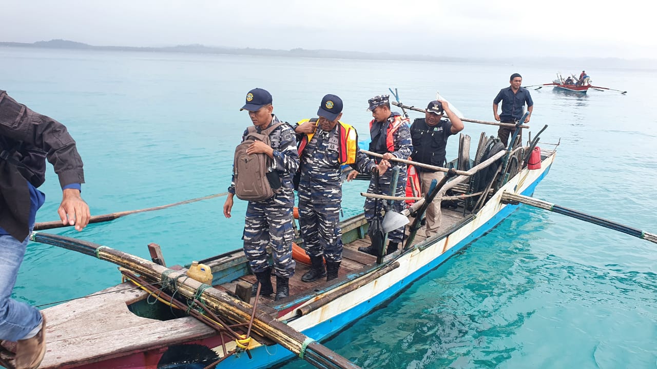 TNI AL Lanal Simeulue Bersama Tim BNPP dan Pushidrosal TNI AL Laksanakan Identifikasi Pilar Titik Referensi Batas Negara Wilayah Laut Di Pulau Simeulue Cut